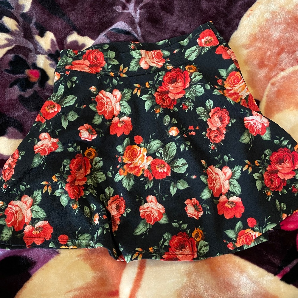 Floral flowy skirt